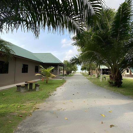 Super Oyo 89896 Sedili Inn Resort Kota Tinggi Bagian luar foto