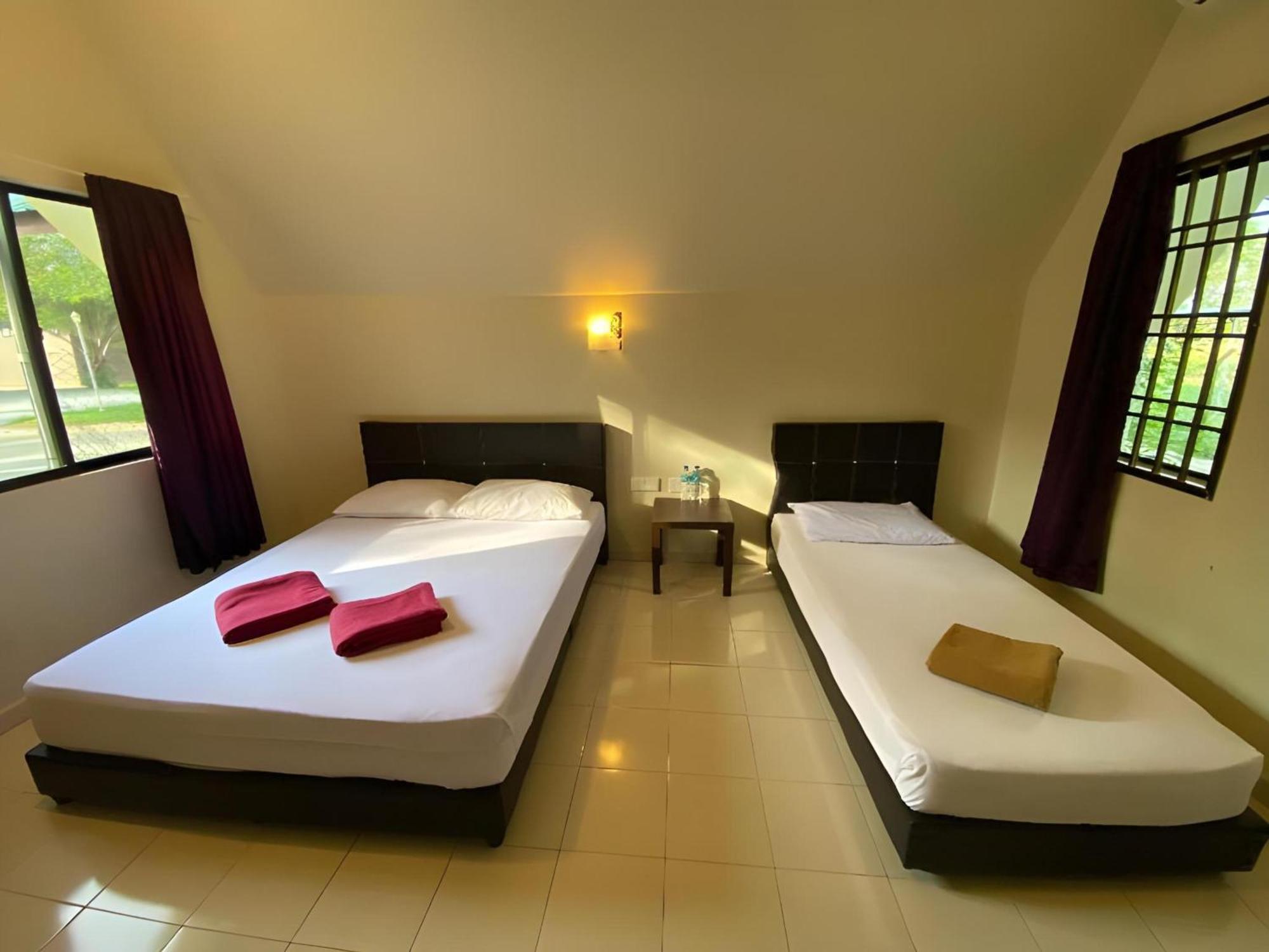 Super Oyo 89896 Sedili Inn Resort Kota Tinggi Bagian luar foto