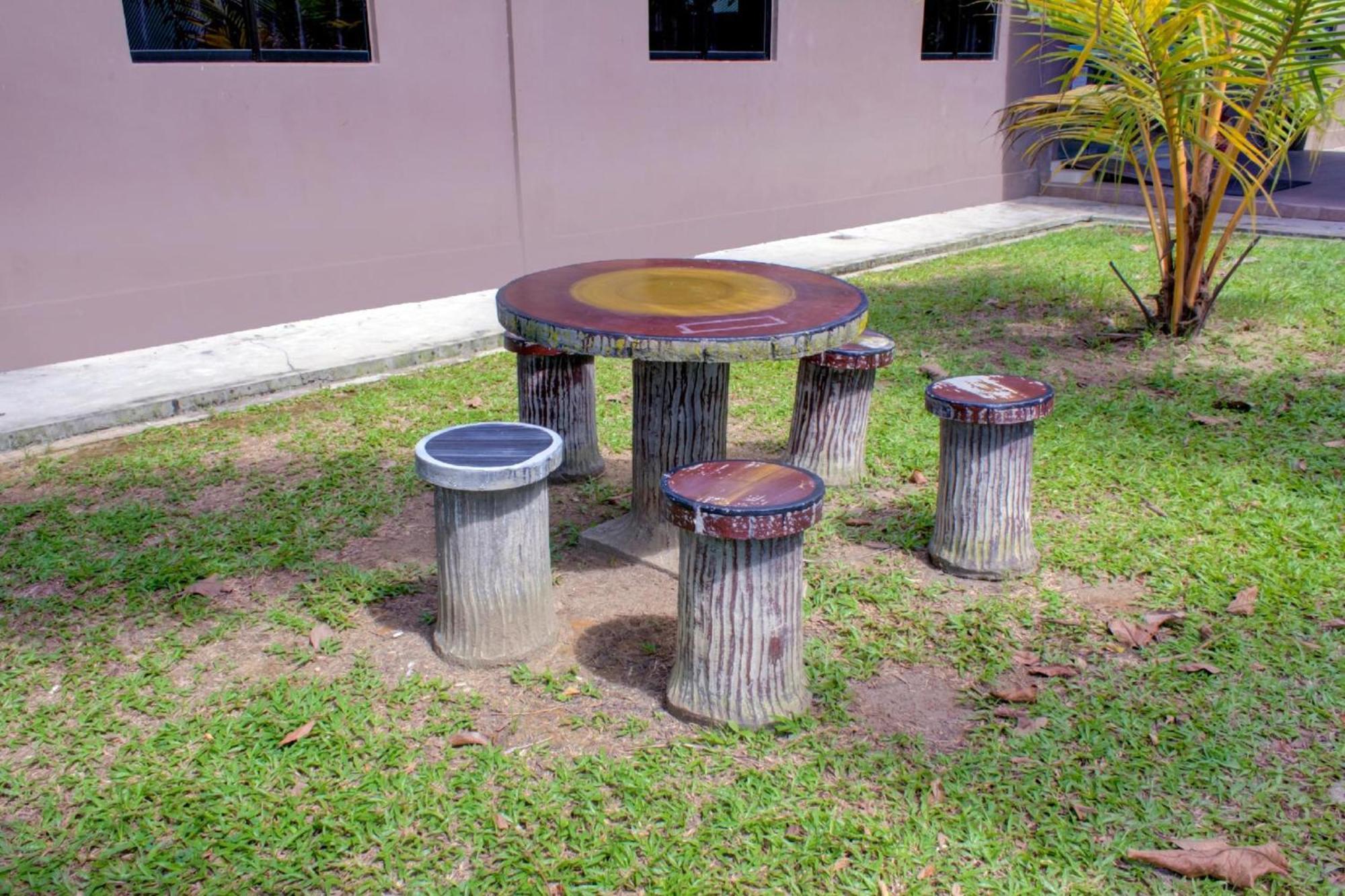 Super Oyo 89896 Sedili Inn Resort Kota Tinggi Bagian luar foto