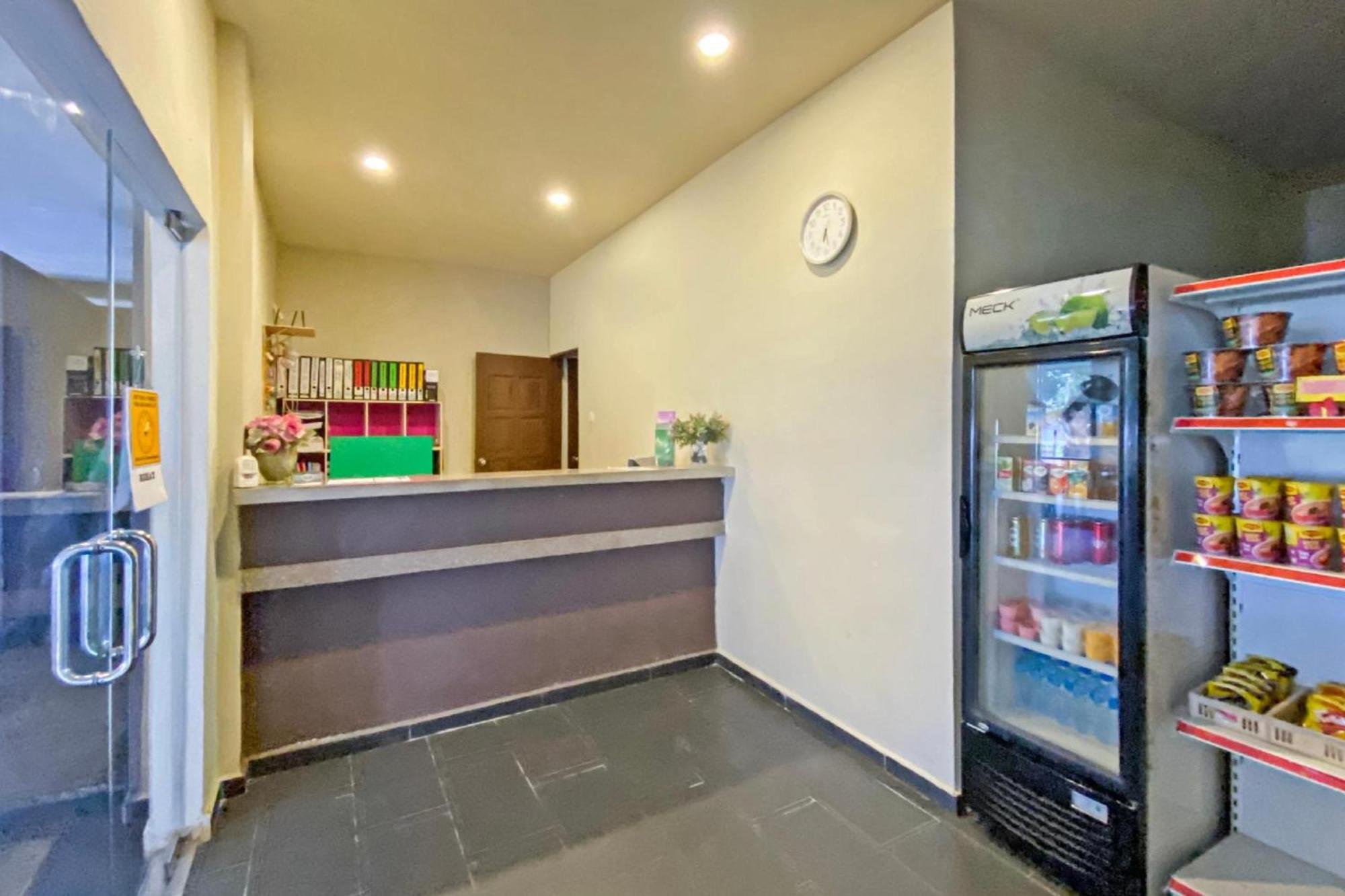Super Oyo 89896 Sedili Inn Resort Kota Tinggi Bagian luar foto