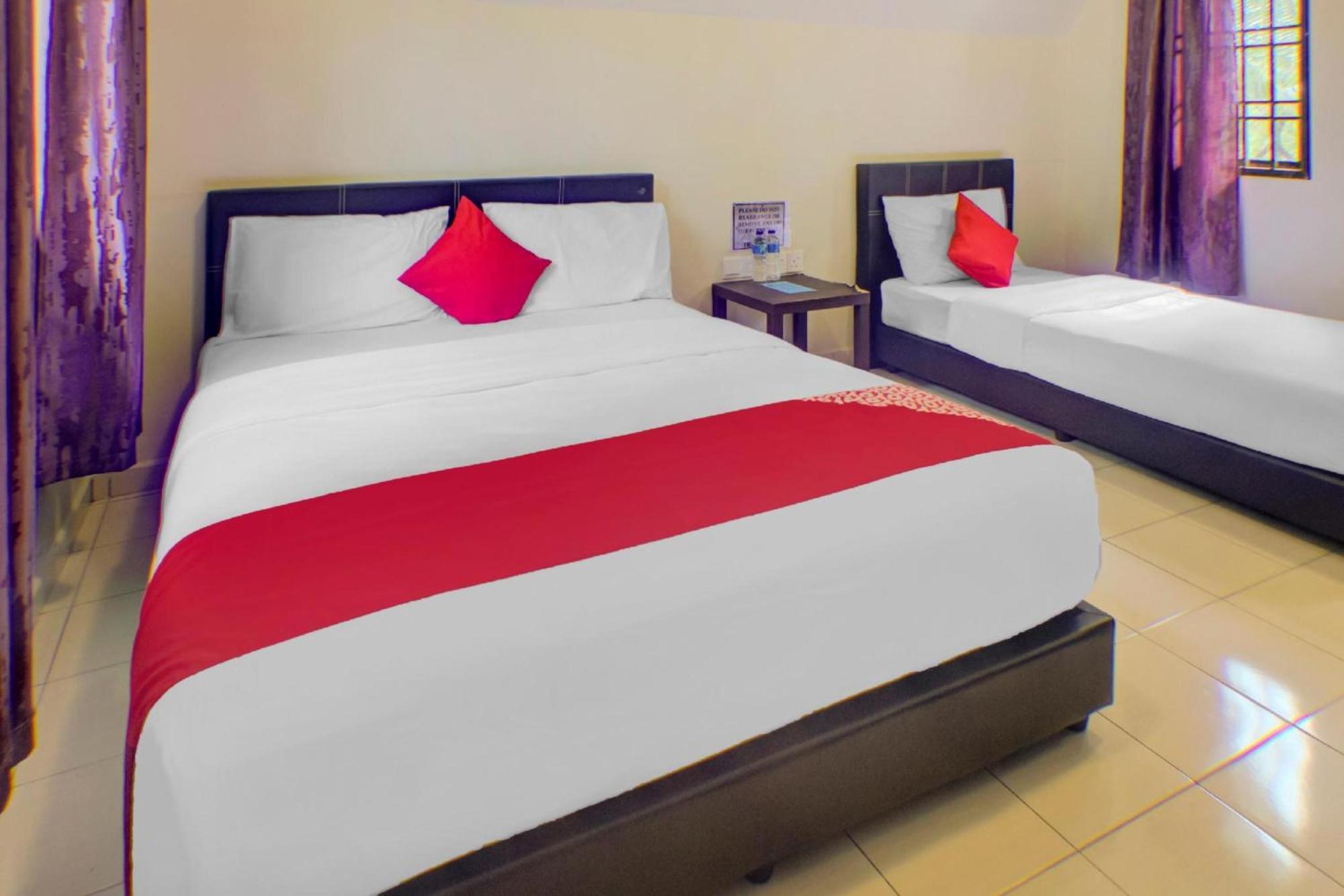 Super Oyo 89896 Sedili Inn Resort Kota Tinggi Bagian luar foto