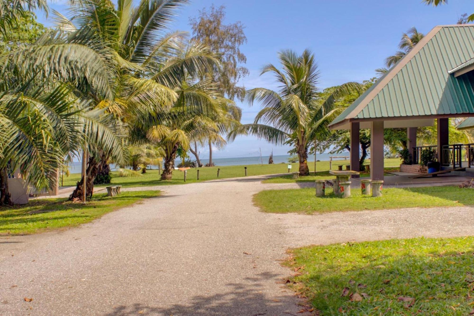 Super Oyo 89896 Sedili Inn Resort Kota Tinggi Bagian luar foto
