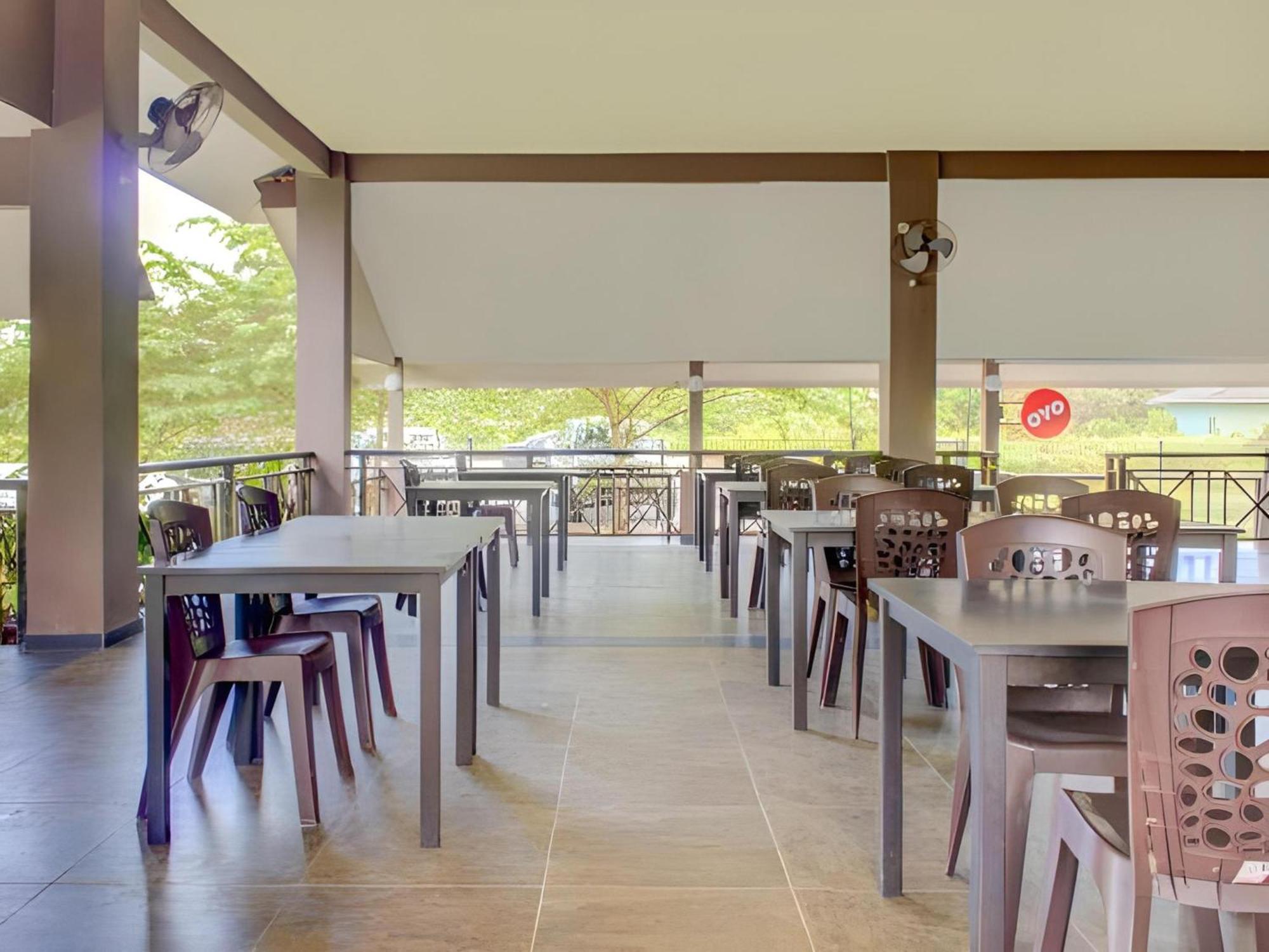 Super Oyo 89896 Sedili Inn Resort Kota Tinggi Bagian luar foto